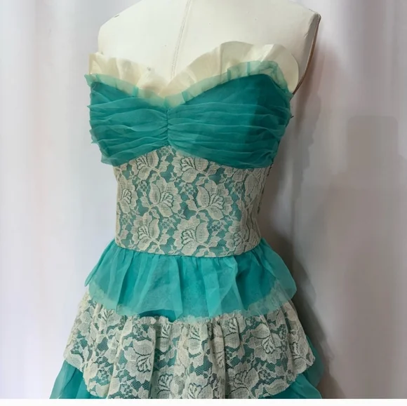 Betsey Johnson Blue and White Lace Midi Dress - Picture 4 of 10